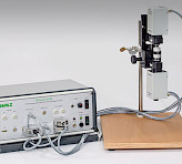 <p>DUAL-KLAS-NIR control unit (DKN-C) left with the emitter and detector units held by the Linear Positioning System in the vertical position on the right hand side.</p>