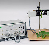 <p>DUAL-KLAS-NIR control unit (DKN-C) left with the emitter and detector units held by the Linear Positioning System (horizontal orientation) on the right hand side.</p>