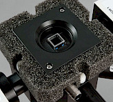 <p>Close-up: Near infra-red emitter unit (DUAL-E, upper right corner in each picture) and detector unit (DUAL-DB or DR, lower left corner in each picture) connected to a special optical unit for measurement of suspensions (ED-101US/MD).</p>