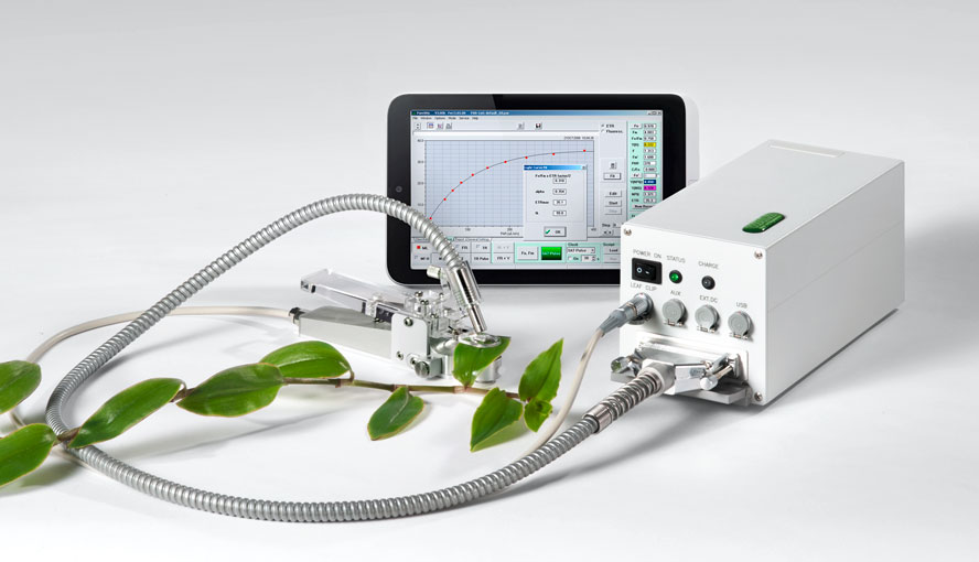 PAM-2500 with first-generation 2030-B leaf clip and ultra-mobile PC connected by Bluetooth.