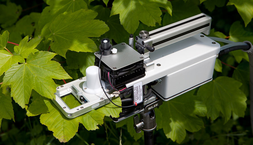 Standard Measuring Head 3010-S facilitates measurements under ambient light or a quick mount of light sources.