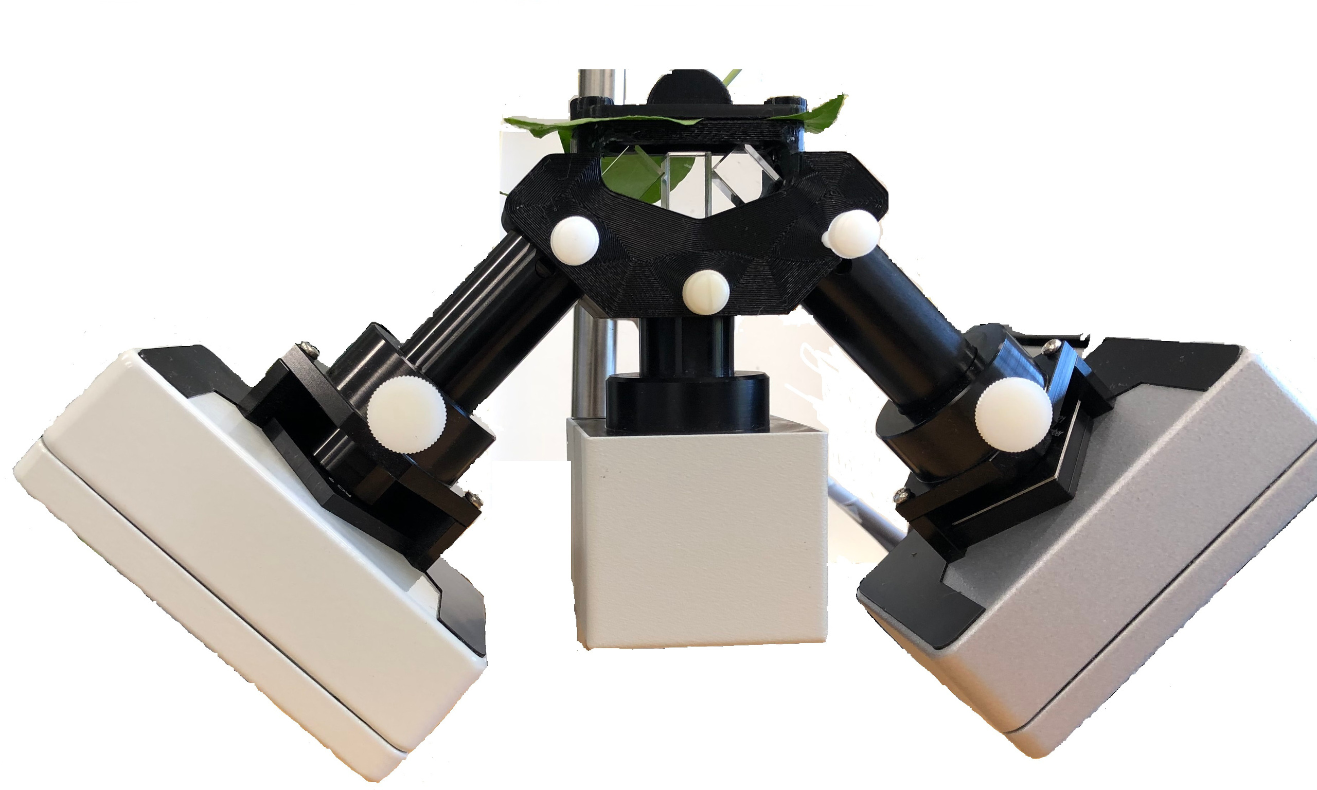 The two-wavelength fluorescence detection of a barley leaf with this configuration is illustrated below.&nbsp;