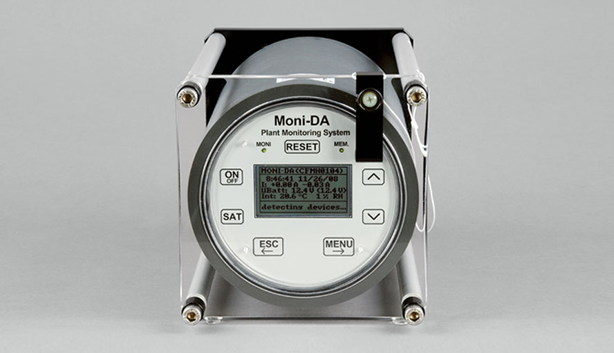 Data Acquisition System MONI-DA: Front face with display and magnetic switches.