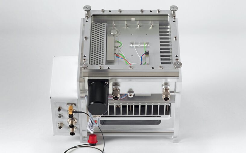 Gas-Exchange Chamber 3010-GWK1, top view showing sample area and sensors