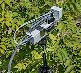 Standard Measuring Head 3010-S with LED-Array/PAM-Fluorometer 3056-FL mounted on a tripod. 