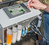 Operation of the integrated touchscreen of the GFS-3000