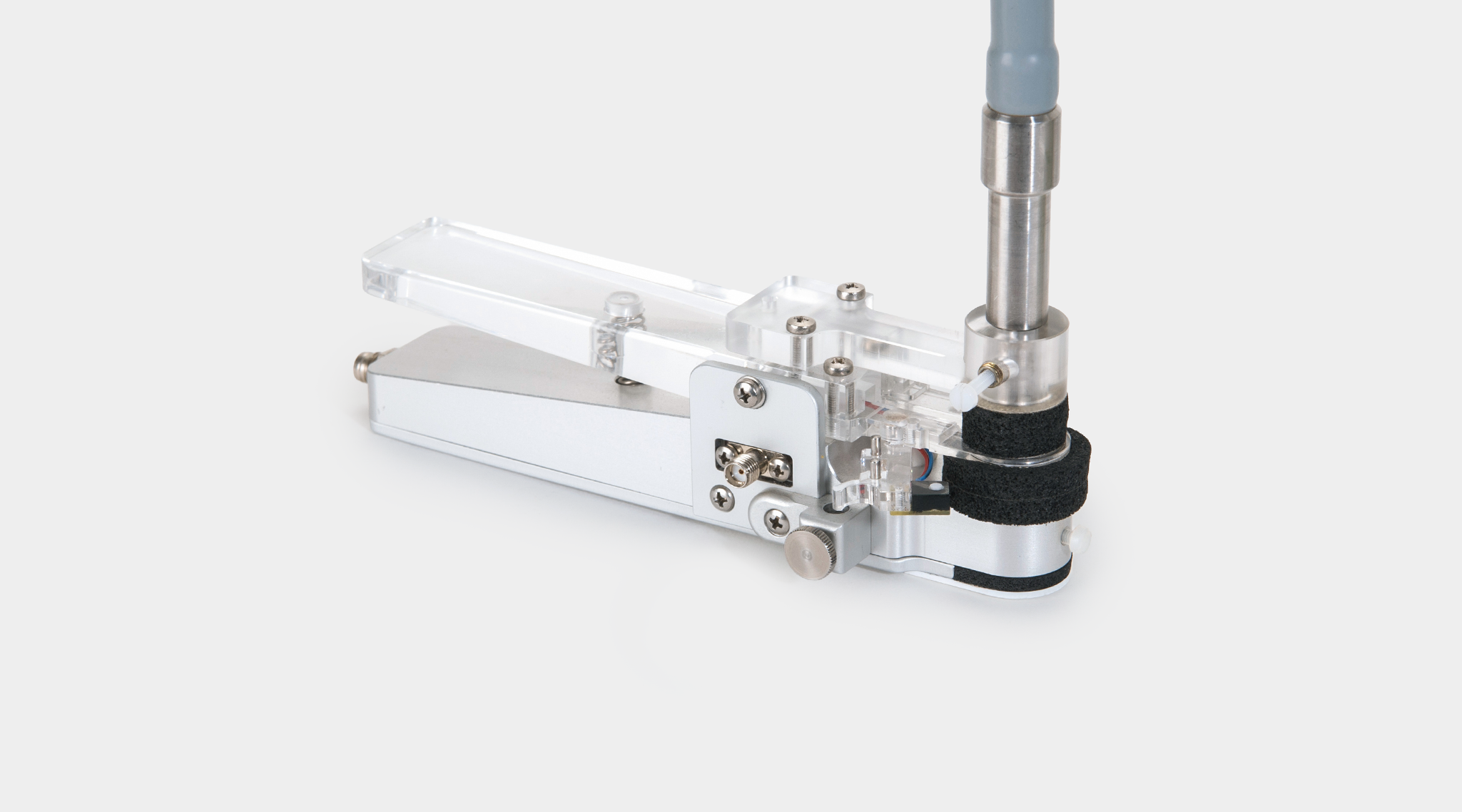 WALZ 2035-B/RLC light shielding kit attached to leaf clip with acrylic sample area cover, foam light seal, stainless steel fiberoptic mount and grey cable for ambient light exclusion