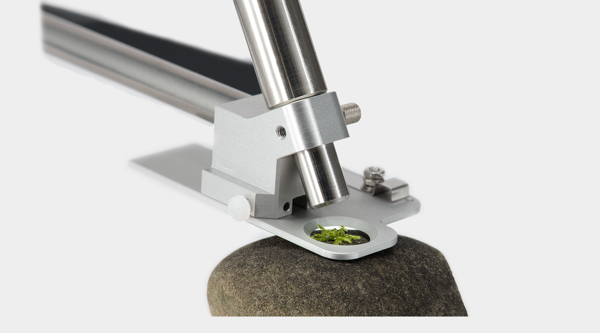 fiberoptics holder 2060-A for surfaces positioned on a moss sample, with aluminium sensor housing