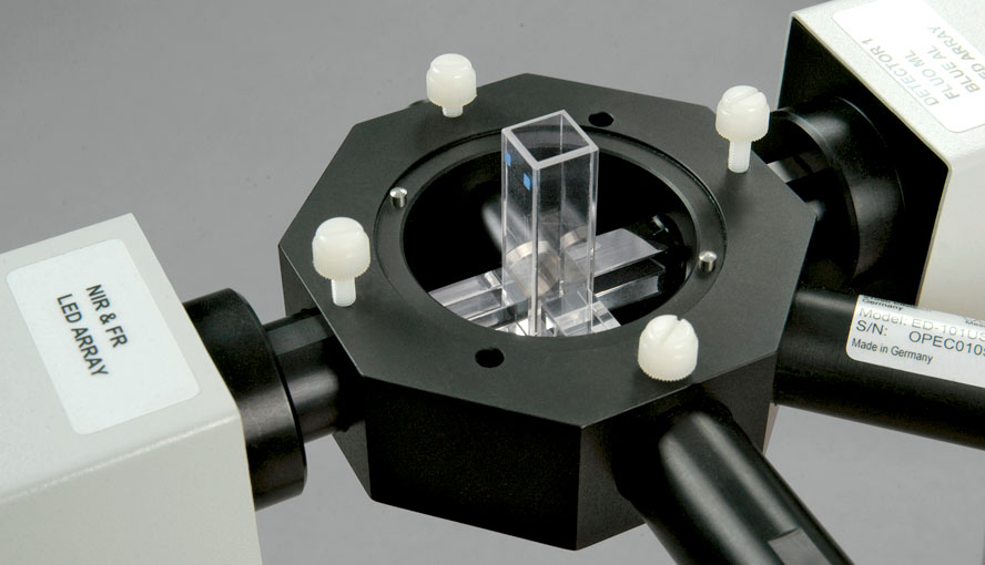 DUAL-PAM-100 measuring heads connected to a special optical unit for measurement of suspensions