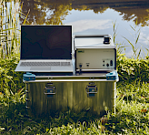 PHYTO-PAM-II connected with a USB-cable to an external PC used in the field.