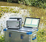 PHYTO-PAM-II connected with a USB-cable to an external PC used in the field.