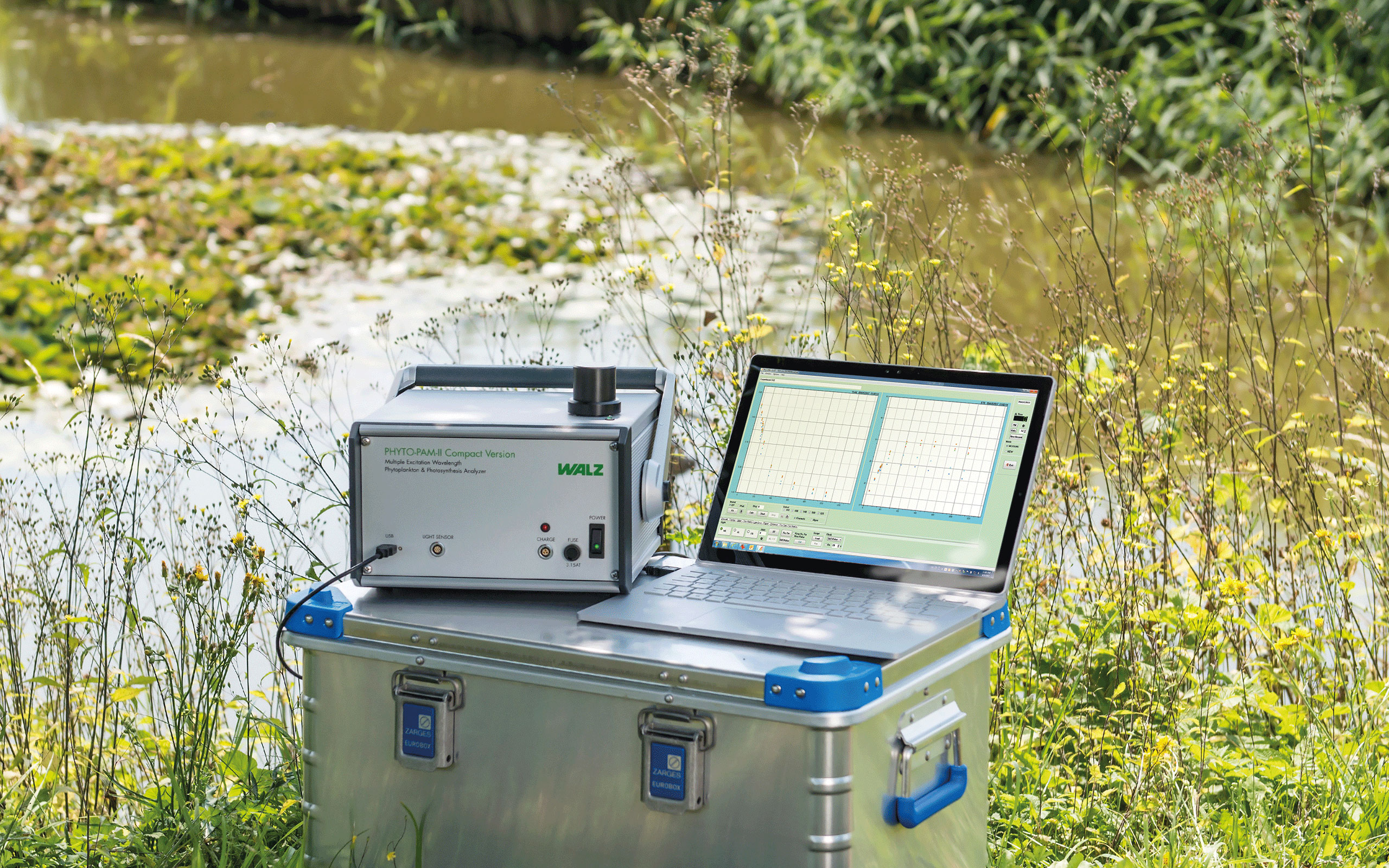 PHYTO-PAM-II connected with a USB-cable to an external PC used in the field.