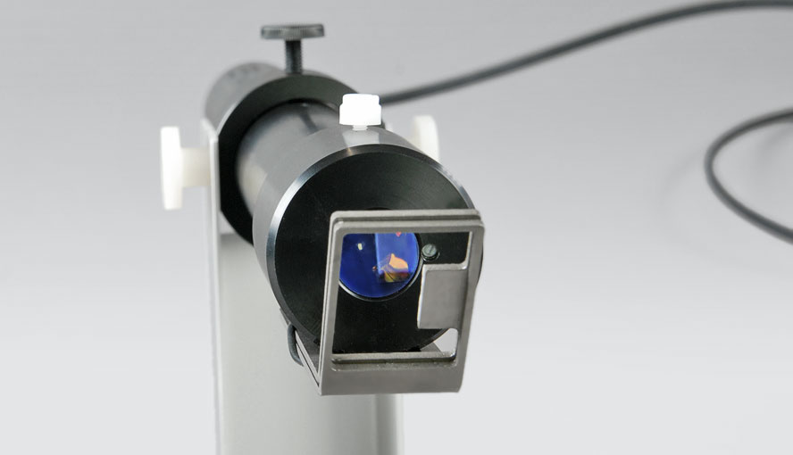 MONI-HEAD/S Measuring Head of the AQUATIC versions. Close-up with titanium sample clip.