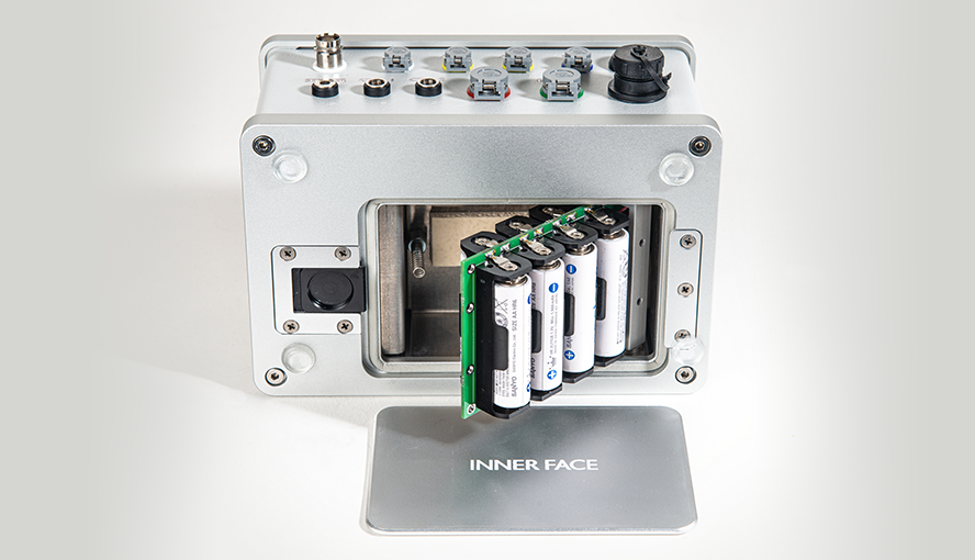 WATER-PAM-II can be powered by standard AA batteries