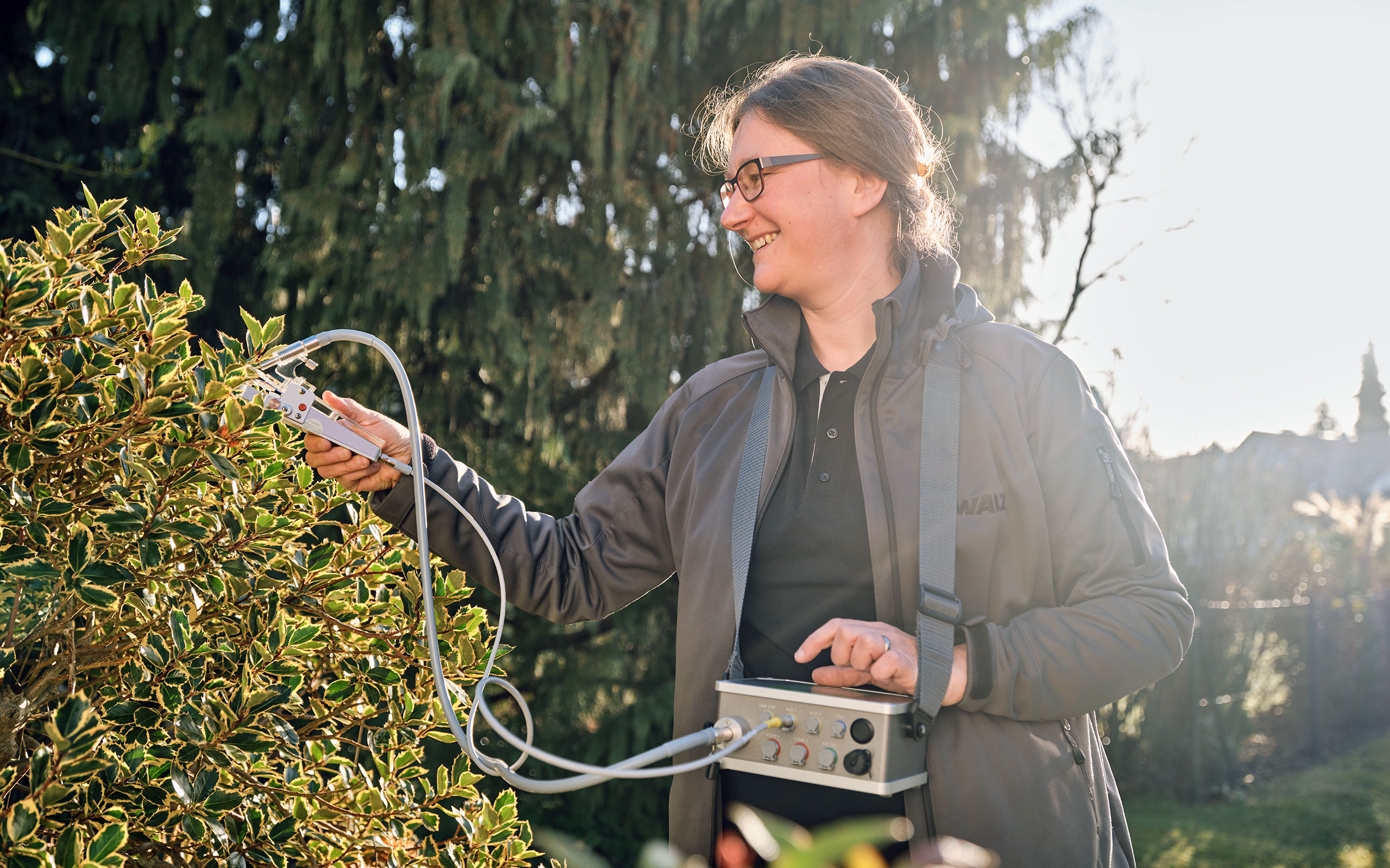 With its field-optimized design, the Mini-Pam-II makes measurements easy.