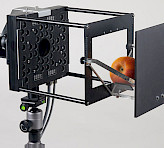 IMAGING-PAM MAXI with fruit adapter mounted on the LED array measuring an apple inside