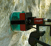 IMAGING-PAM MINI-version with leaf holder mounted on a tripod and positioned against a stone surface